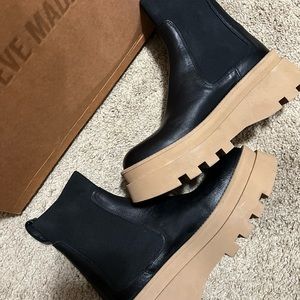 BNWT Steve Madden Chelsea black slip on boot size 9
